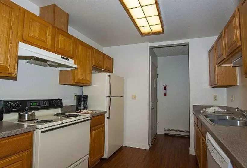 Отель Twin Rivers Condominiums