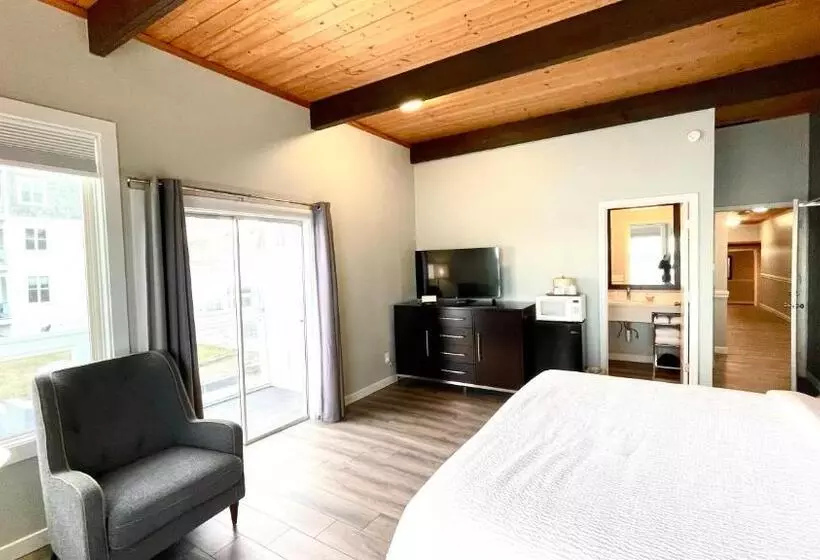 מוטל Tides Inn & Suites