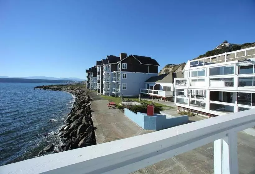 מוטל Tides Inn & Suites