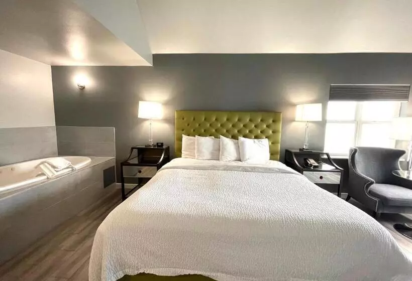 מוטל Tides Inn & Suites