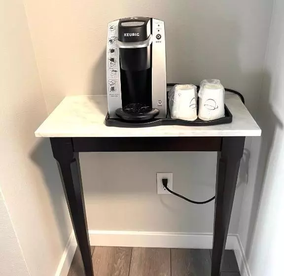 מוטל Tides Inn & Suites