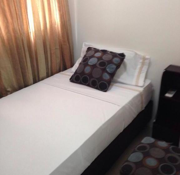 هاستل Posada J&j Forbes 2