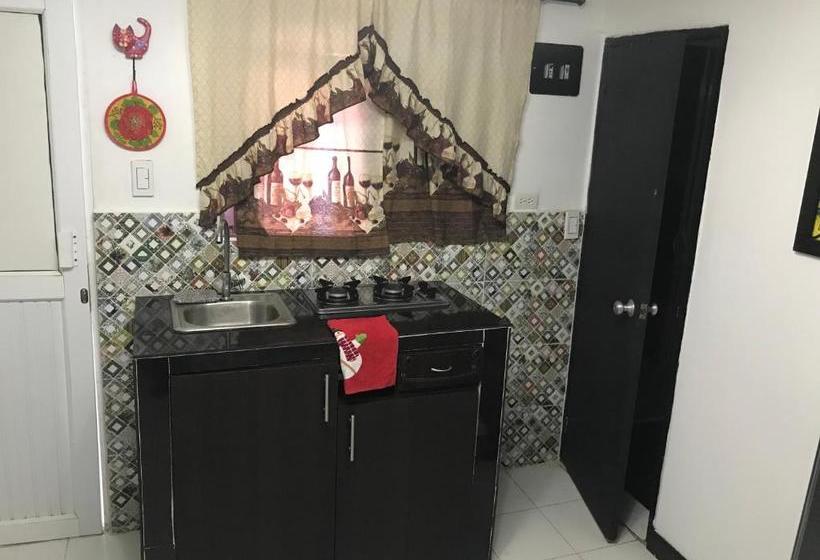 هاستل Posada J&j Forbes 2