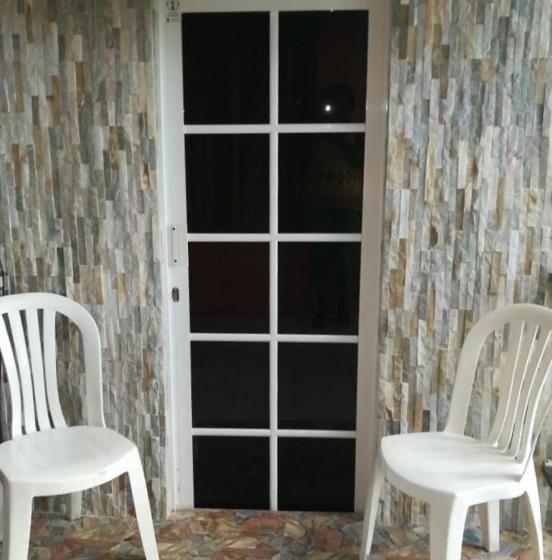 هاستل Posada J&j Forbes 2