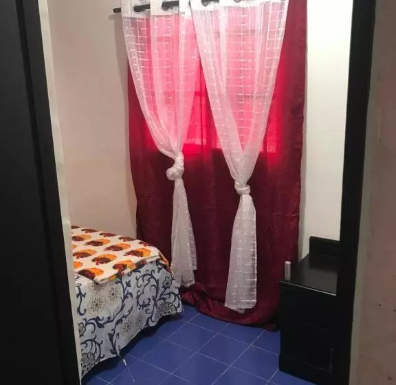 هاستل Posada J&j Forbes  2