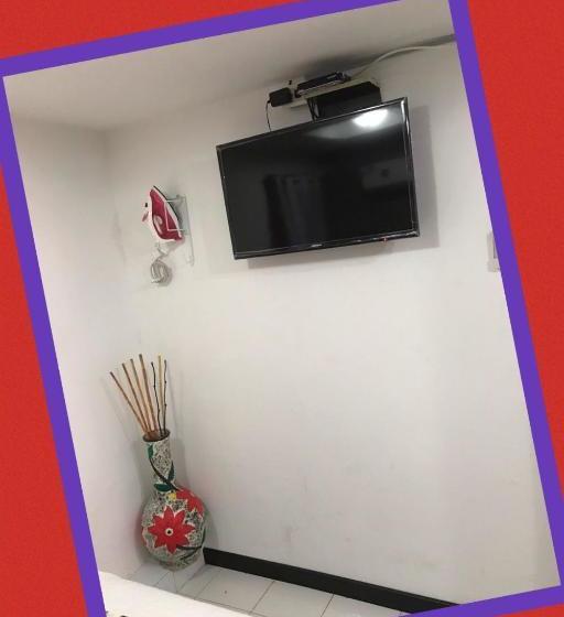 هاستل Posada J&j Forbes 2