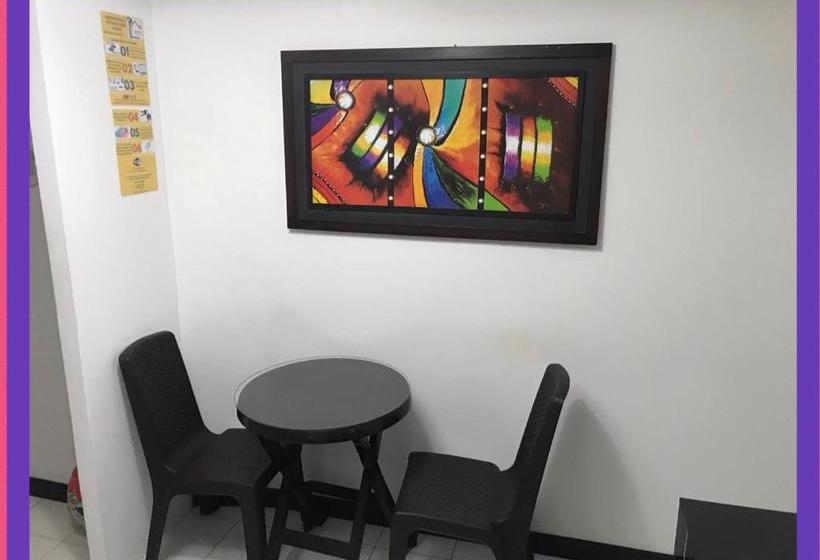 هاستل Posada J&j Forbes 2