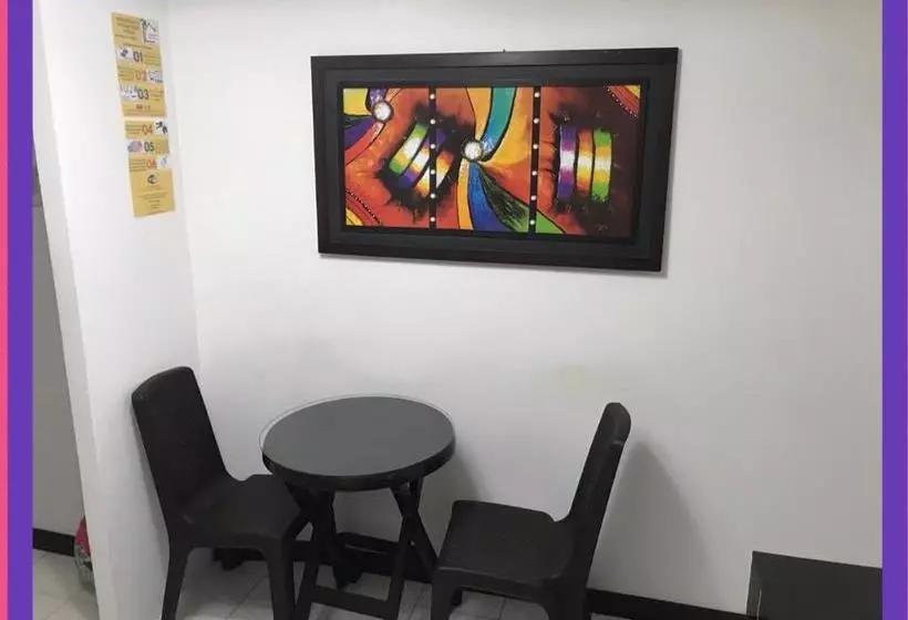 هاستل Posada J&j Forbes  2