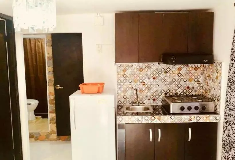 هاستل Posada J&j Forbes  2