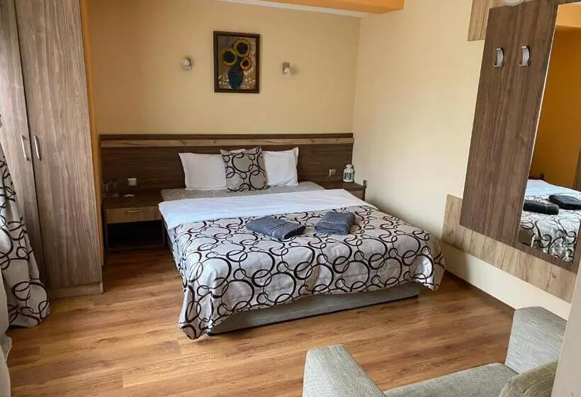 ペンション Kot Garden Guest House