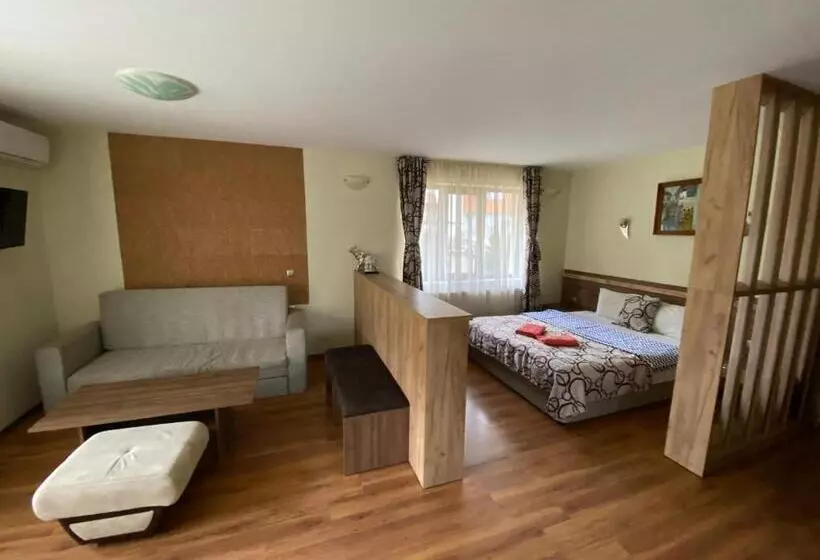 ペンション Kot Garden Guest House