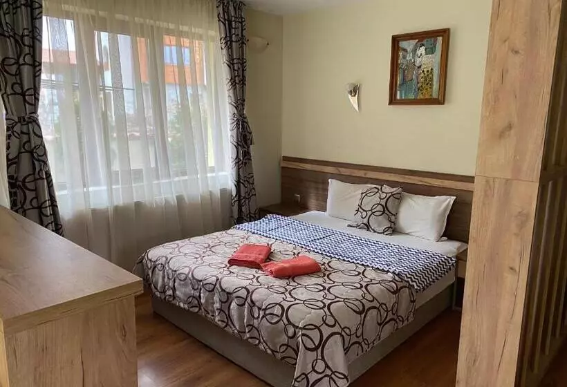 ペンション Kot Garden Guest House