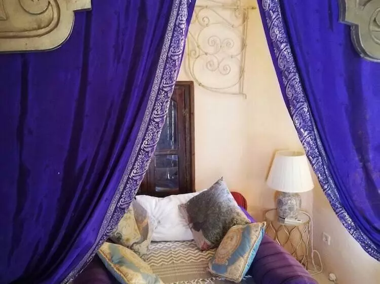 تختخواب و صبحانه Dar El Caid