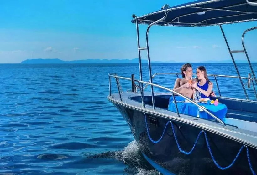 Hotelli Anilao Awari Bay Resort