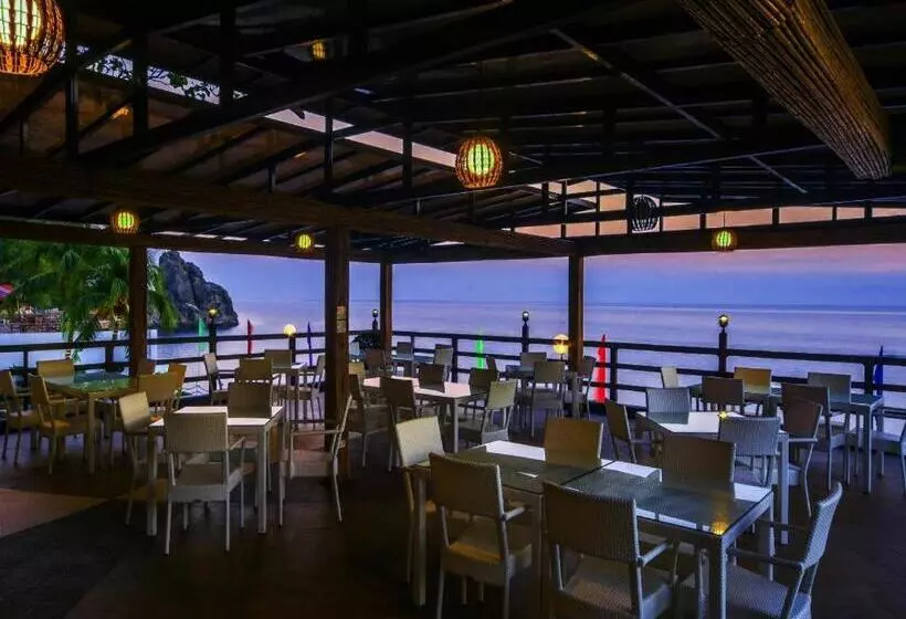 Hotelli Anilao Awari Bay Resort