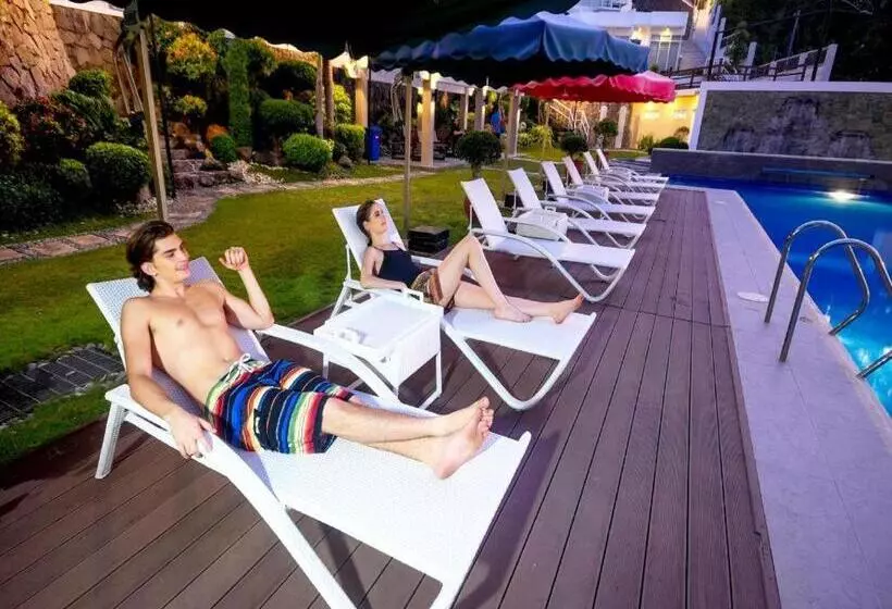 Hotelli Anilao Awari Bay Resort