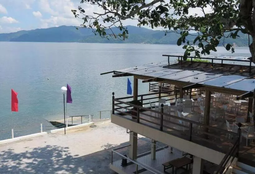 Hotelli Anilao Awari Bay Resort