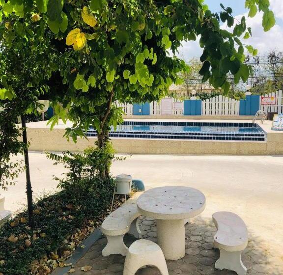 בית מלון כפרי Baan Chom Chan Resort