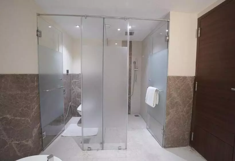 هتل Babylon Capital