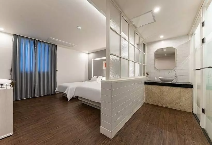 Hotelli Jinju Brown Dot Jinjuseong Branch