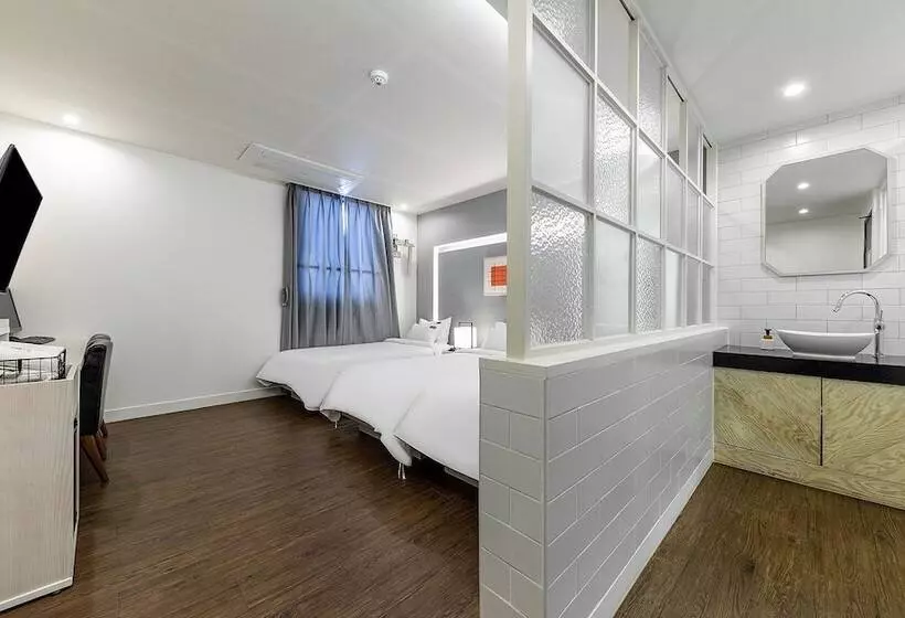 Hotelli Jinju Brown Dot Jinjuseong Branch