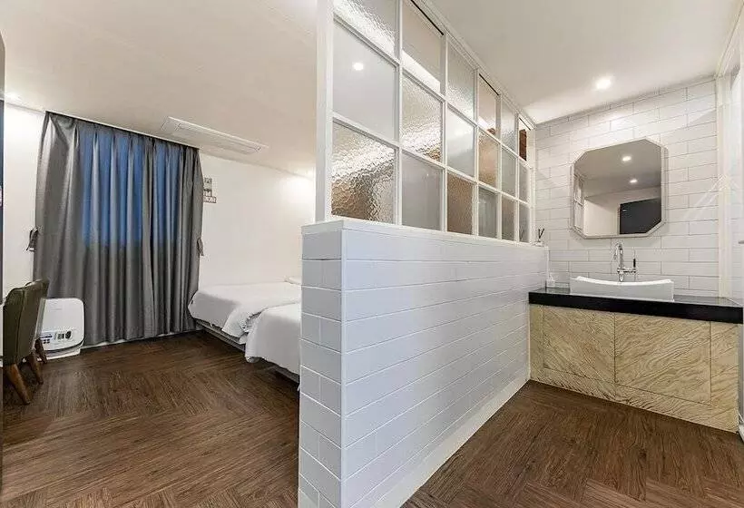 Hotelli Jinju Brown Dot Jinjuseong Branch