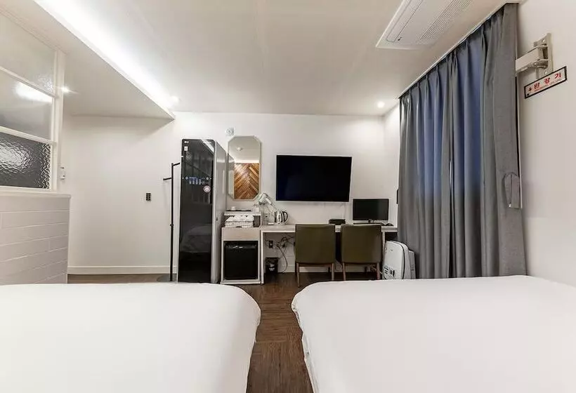 Hotelli Jinju Brown Dot Jinjuseong Branch