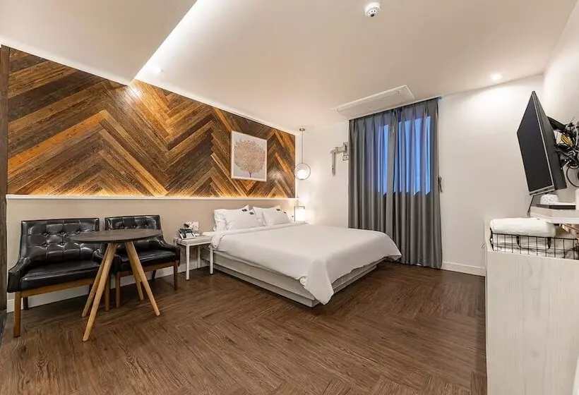 Hotelli Jinju Brown Dot Jinjuseong Branch