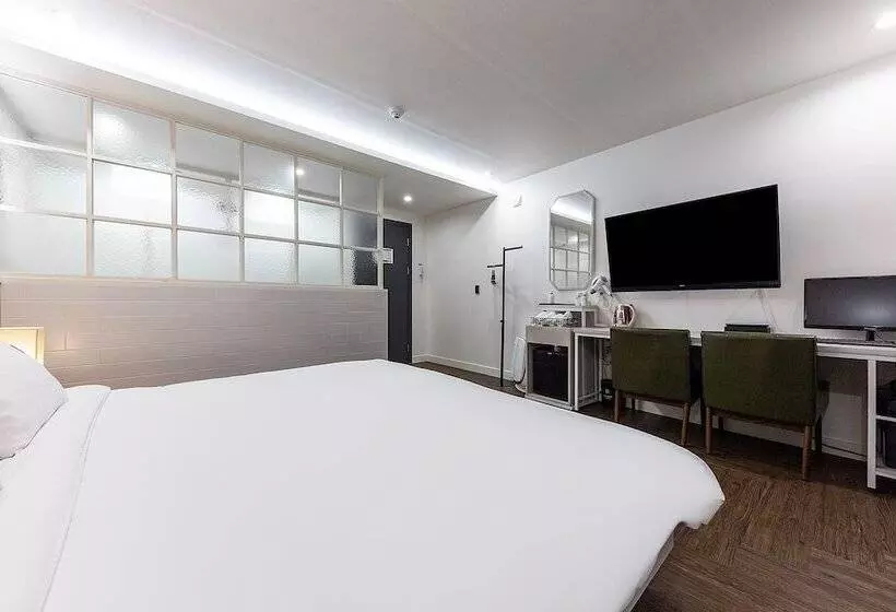 Hotelli Jinju Brown Dot Jinjuseong Branch