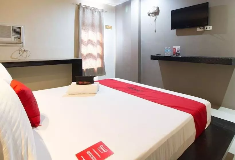 ホテル Reddoorz Plus Near Laoag International Airport