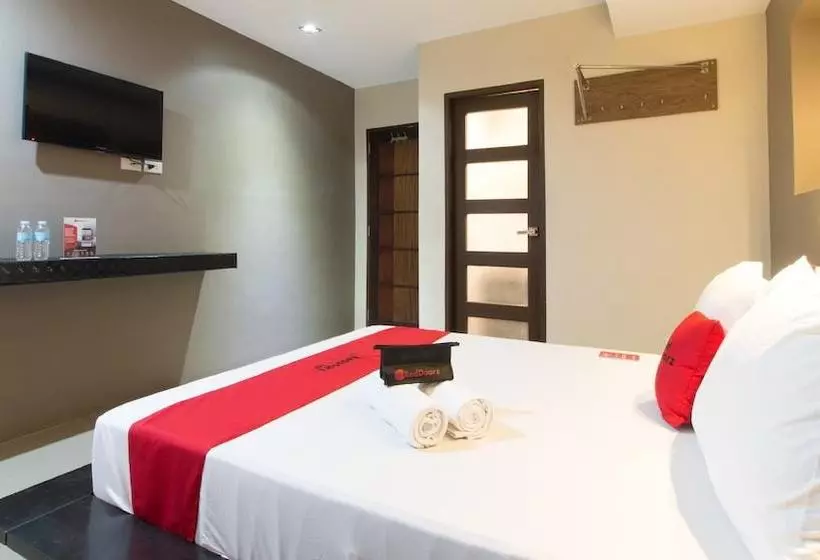 ホテル Reddoorz Plus Near Laoag International Airport