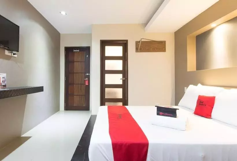 ホテル Reddoorz Plus Near Laoag International Airport