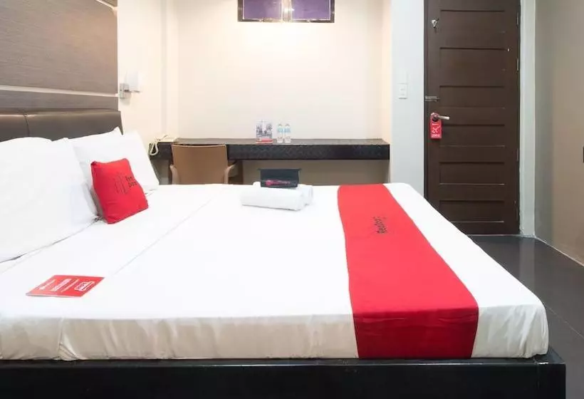 ホテル Reddoorz Plus Near Laoag International Airport