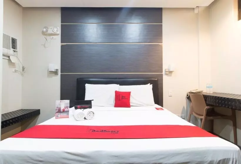 ホテル Reddoorz Plus Near Laoag International Airport