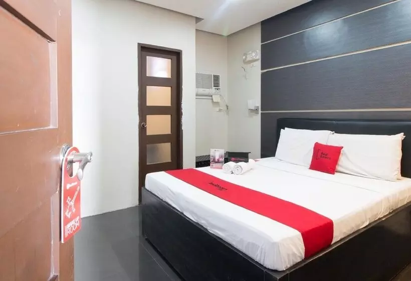 ホテル Reddoorz Plus Near Laoag International Airport