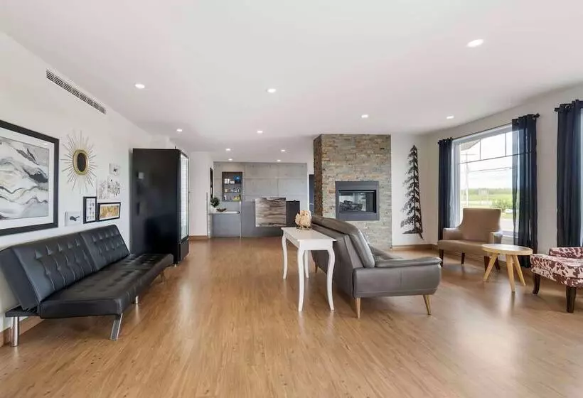 Hotelli Villa Inn & Suites, Surestay Collection By Best Western