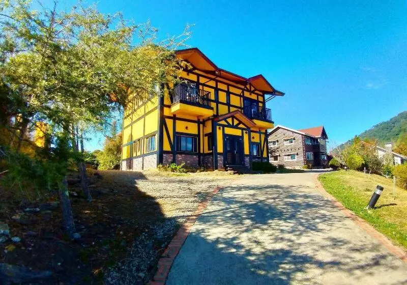 تختخواب و صبحانه Nuowei Senlin Cottage