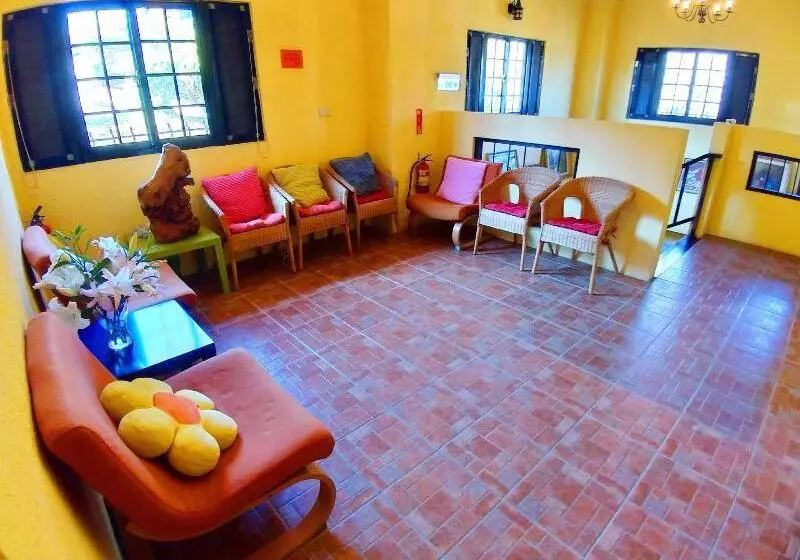 تختخواب و صبحانه Nuowei Senlin Cottage