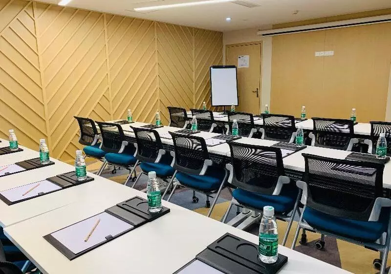 ホテル Holiday Inn Express Zhangjiagang Free Trade Zone, An Ihg