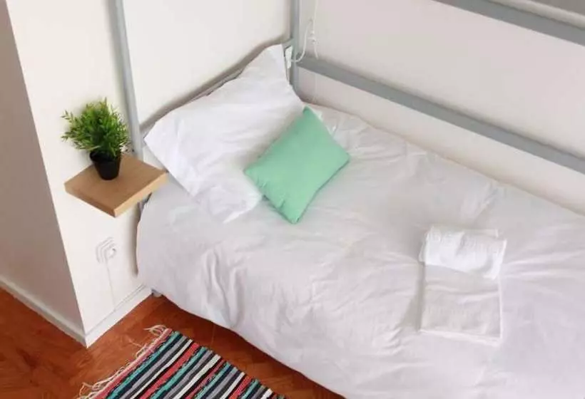 پانسیون Nesha Guesthouse Lisbon