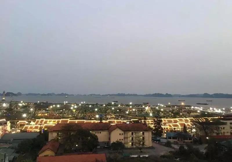 هتل Khã¡ch Sáº¡n Phæ°æ¡ng Trang