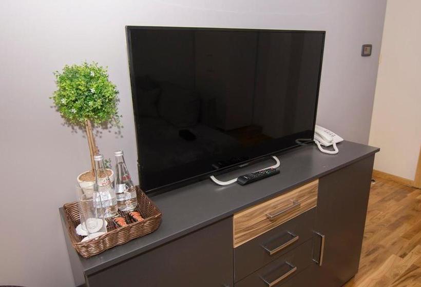 هتل B&b Vracar Resort