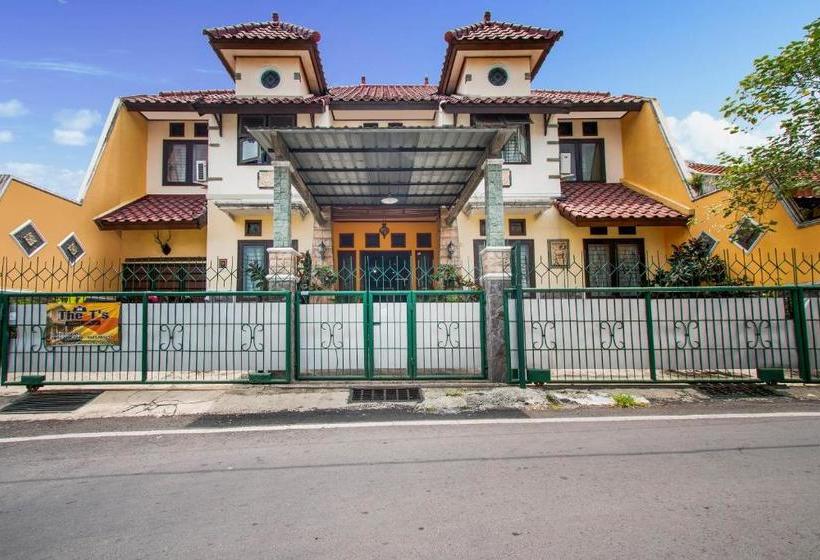 هتل Oyo 3217 The Ts Homestay