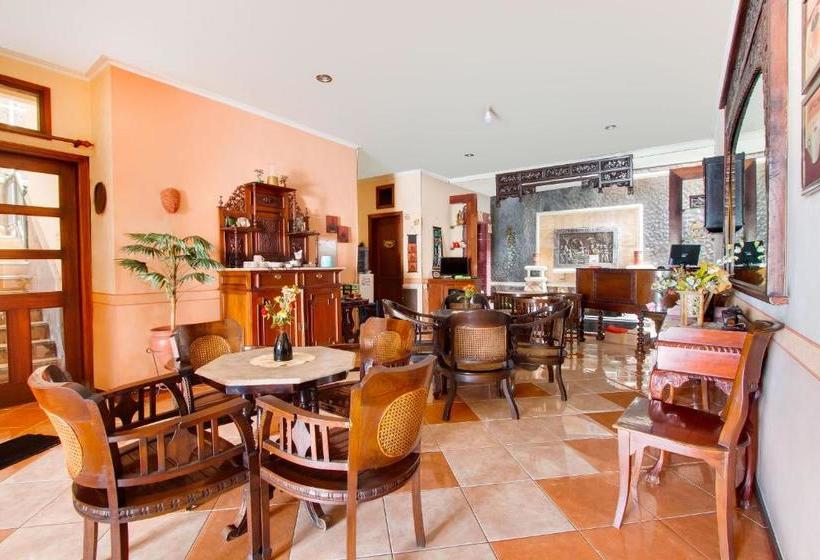 هتل Oyo 3217 The Ts Homestay