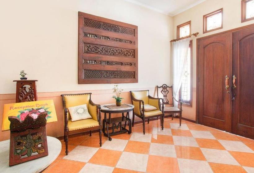 هتل Oyo 3217 The Ts Homestay