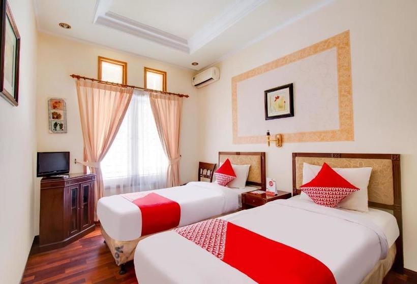هتل Oyo 3217 The Ts Homestay