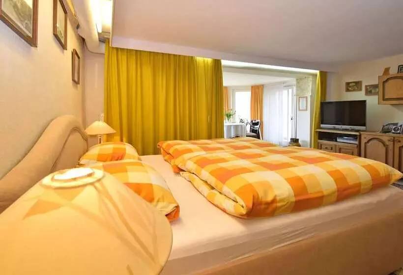 Flat In Bellenberg With Sunbathing Lawn