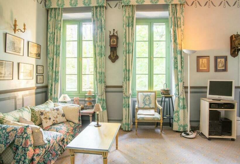 Cozy Apartment With Swimming Pool Terrace Garden Parking