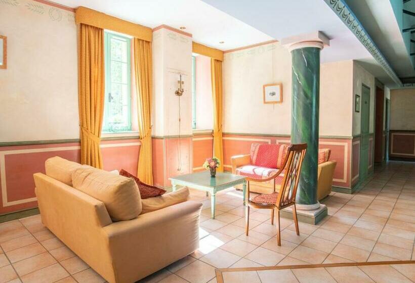 Cozy Apartment With Swimming Pool Terrace Garden Parking