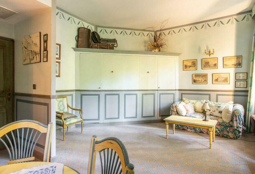 Cozy Apartment With Swimming Pool Terrace Garden Parking